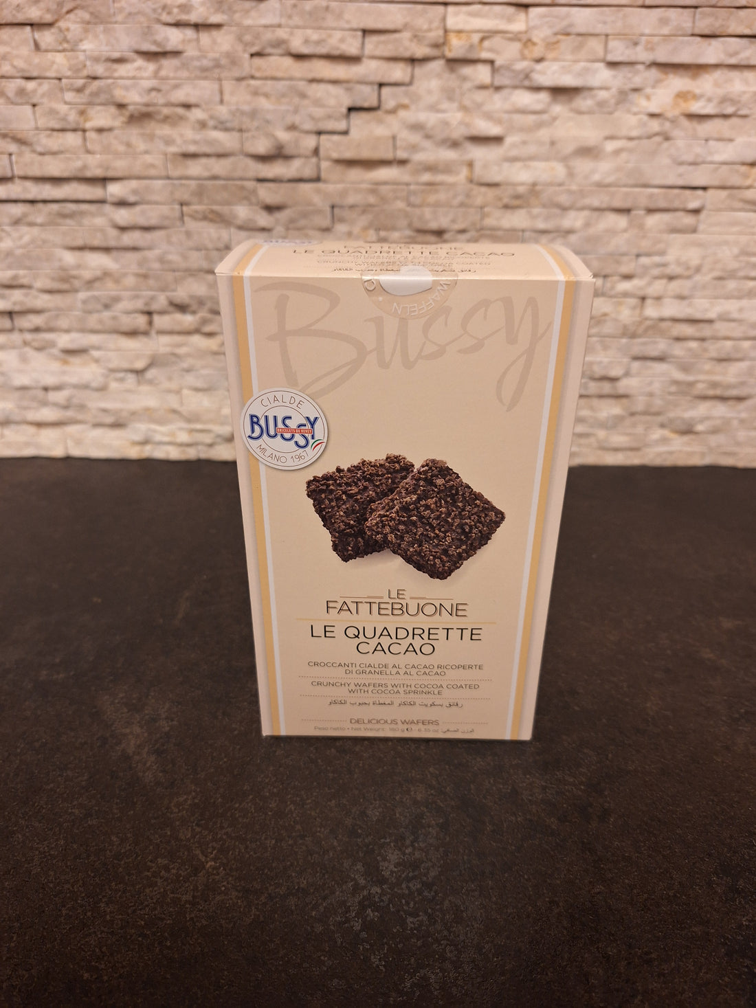 Vierkant millefeuille koekje met chocolade en Cacao