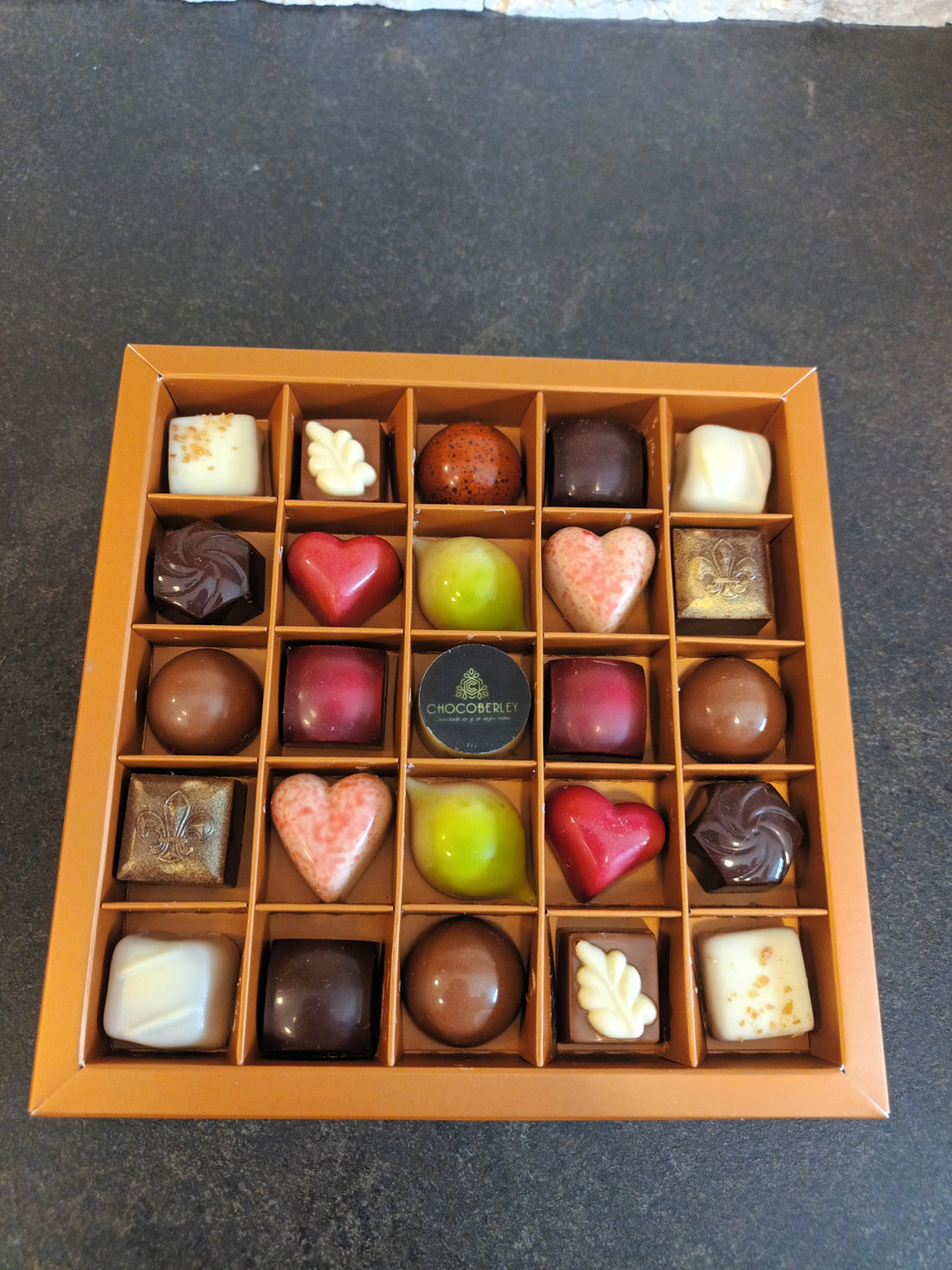 vierkantig doosje 25 pralines met gepersonaliseerd logo of foto praline (afname min. per 18 stuks)