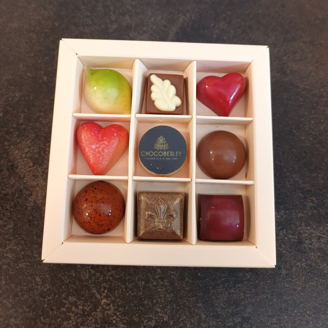 Vierkantig doosje met 9 pralines met logo of foto praline (afname min. per 18 stuks)