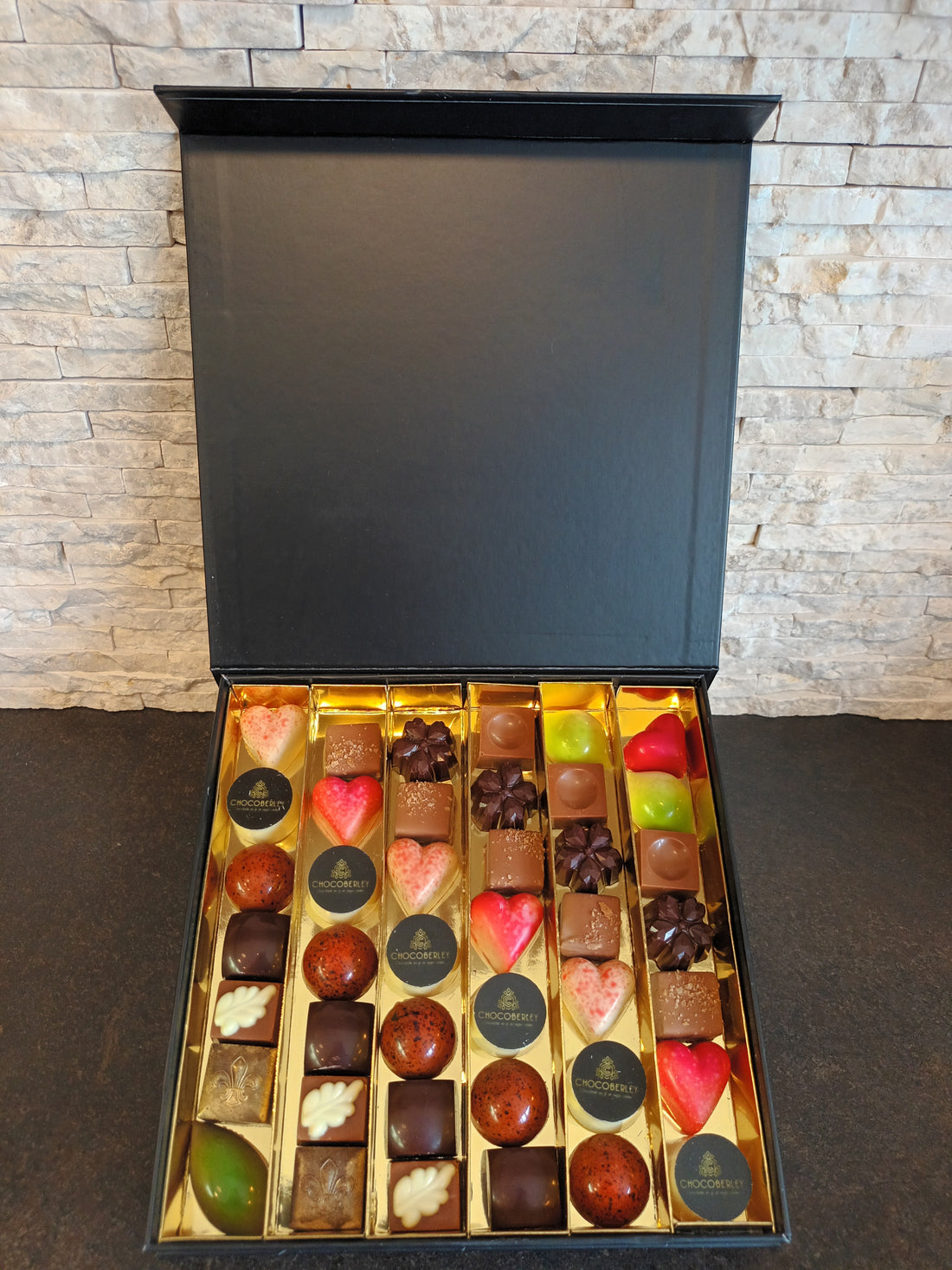 luxe doos 6 rijen met gepersonaliseerd logo of foto pralines doos (afname min. per 3 stuks)