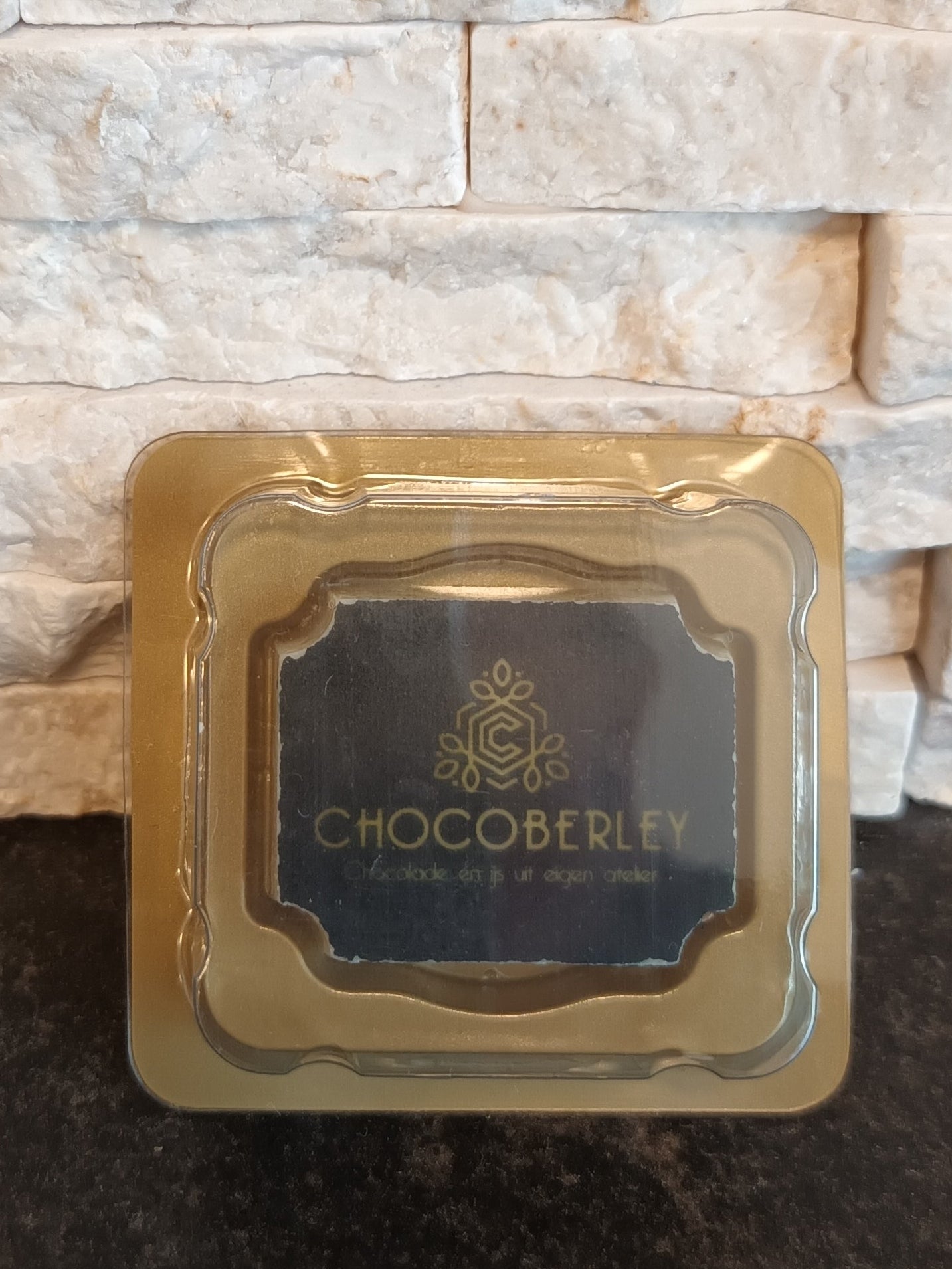 Gepersonaliseerde chocolade en logopralines van Chocoberley: exclusieve geschenken voor Dag van de Klant en luxe bedankjes voor communie of geboorte. 1 stuk