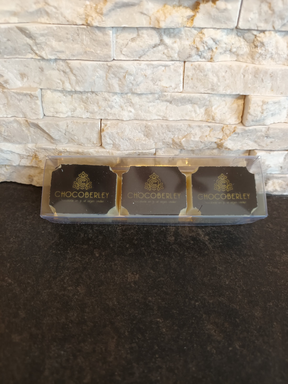 logo doosje 3 pralines met gepersonaliseerd logo of foto praline (afname min. per 5 stuks)