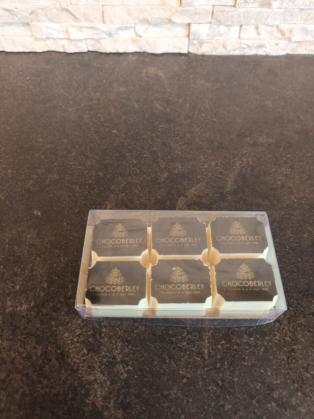 Logo doosje 6 pralines met gepersonaliseerd logo of foto praline (afname min. per 2stuks)