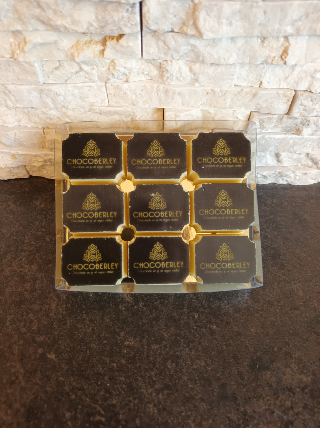 Logo doosje 9 pralines met gepersonaliseerd logo of foto praline (afname min. per 1stuks)