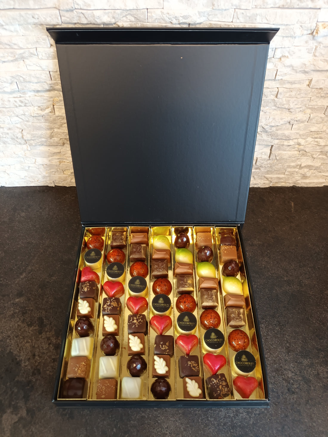 luxe doos 7 rijen met gepersonaliseerd logo of foto pralines doos (afname min. per 2 stuks)