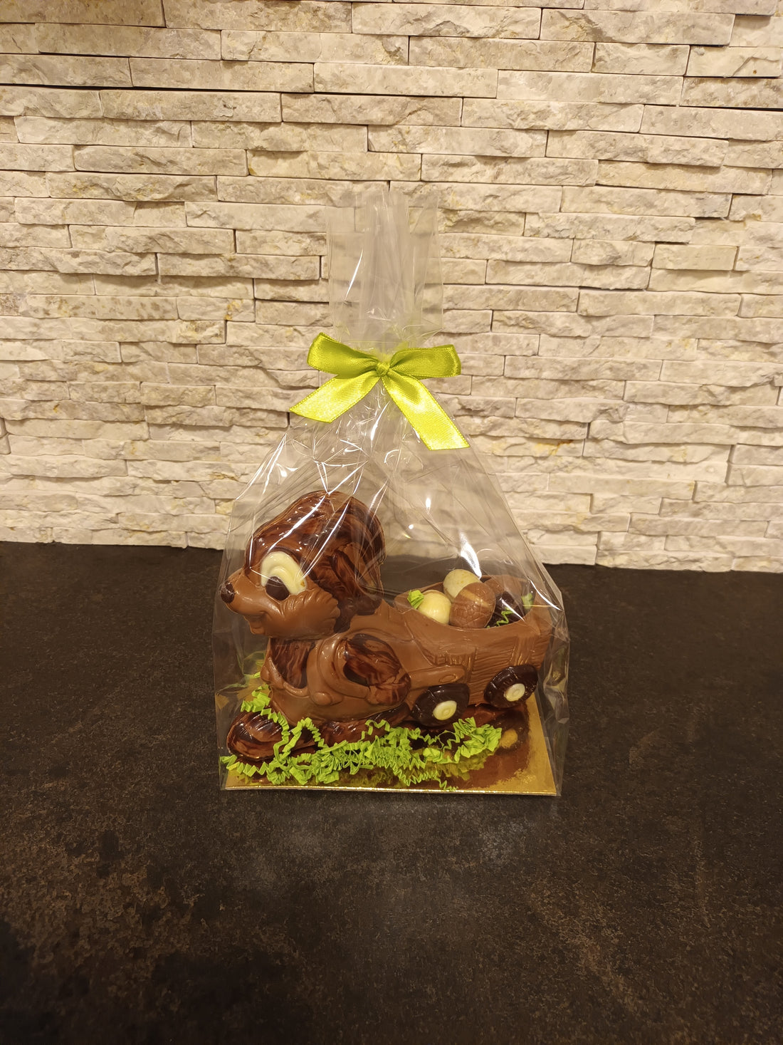 konijn met gevuld karretje