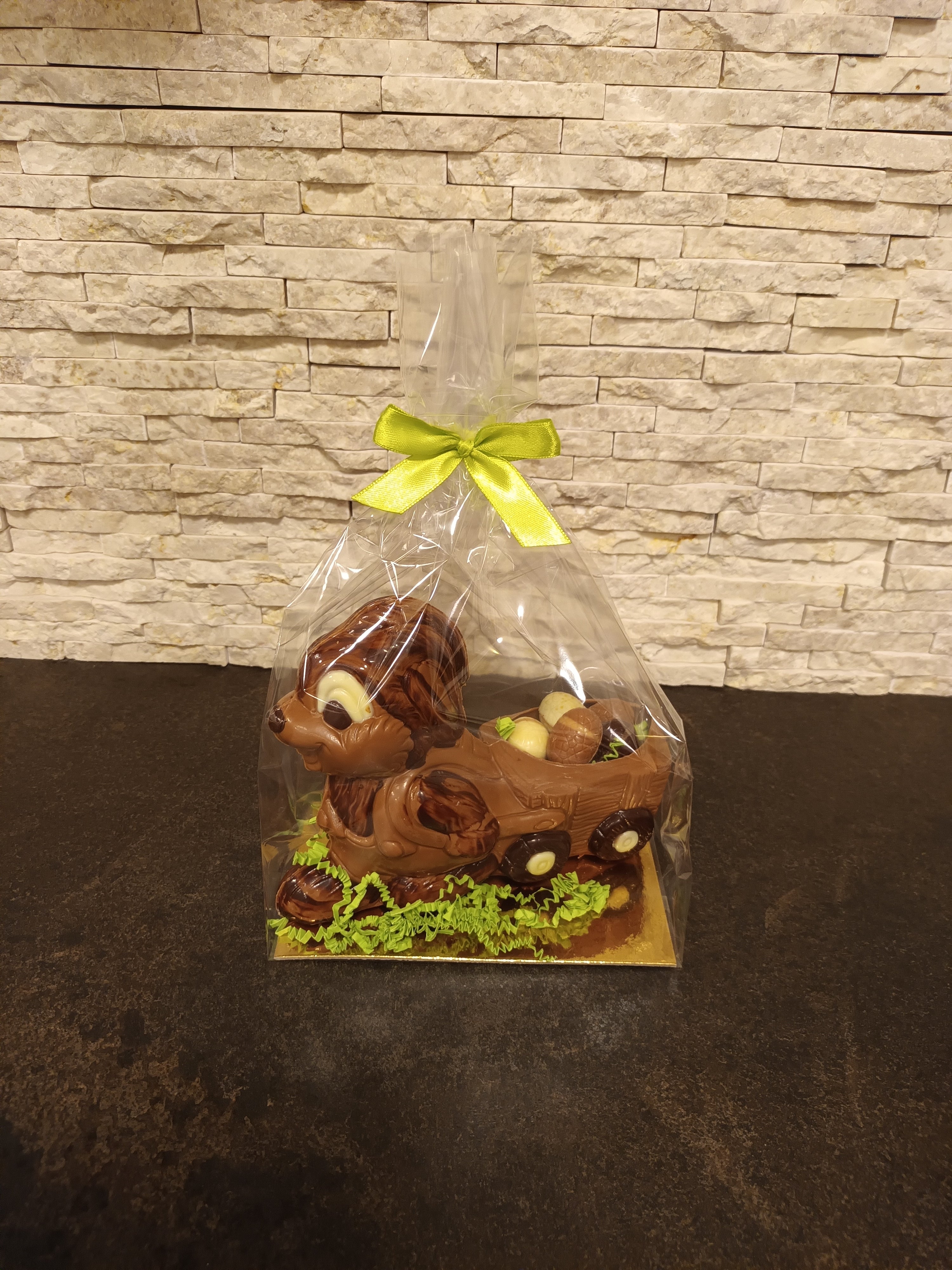 konijn met gevuld karretje