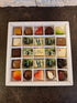 Gepersonaliseerde chocolade en logopralines van Chocoberley: luxe relatiegeschenken met bedrijfslogo en chocoladebedankjes voor een communie of geboorte. 25 stuks