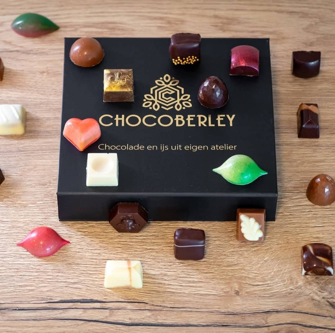Luxe Chocoberley pralines in een gepersonaliseerde geschenkdoos met bedrijfslogo, zakelijk relatiegeschenk op maat met eigen logo mogelijk
